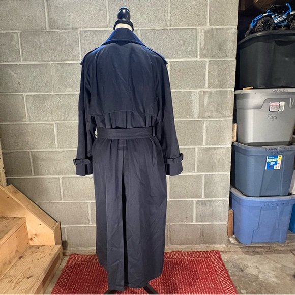 Newport Harbor trench coat for American Airlines. - Picture 6 of 16